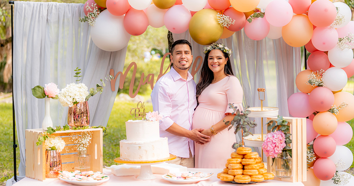 baby shower couple