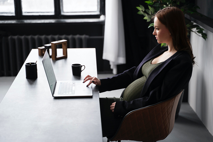 pregnant woman working in office