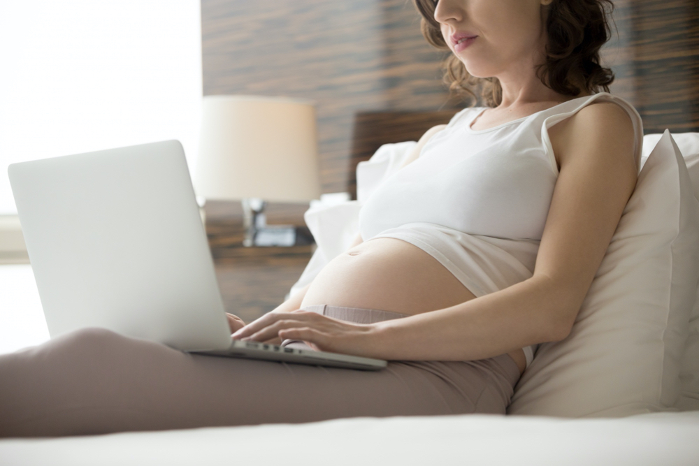 pregnant woman using laptop